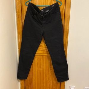 Black high rise jeans.